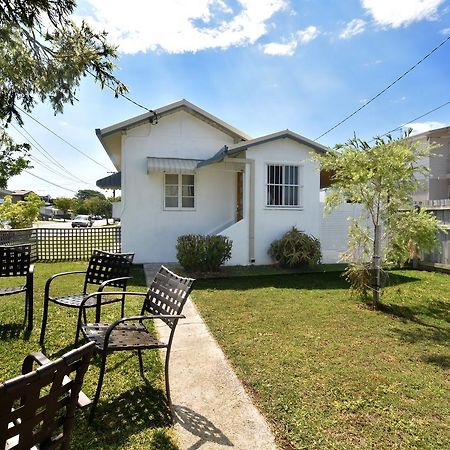 Absolute Waterfront Villa Brisbane Exterior photo